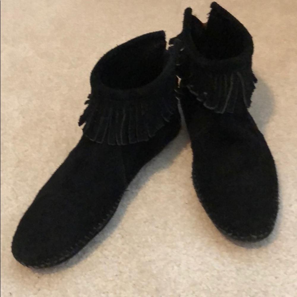 Minnetonka leather boots size 8